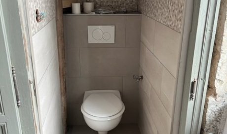 Réalisation et pose d'un toilette suspendu avec habillage proche Macon 