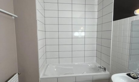 Cedam redéfinit votre salle de bain avec la pose de faïence et de tablier de baignoire à Crèches-sur-Saône !