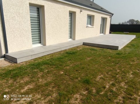 Réalisation d'une terrasse sur plot en dalle grès céramique proche Crêches-sur-Saône 