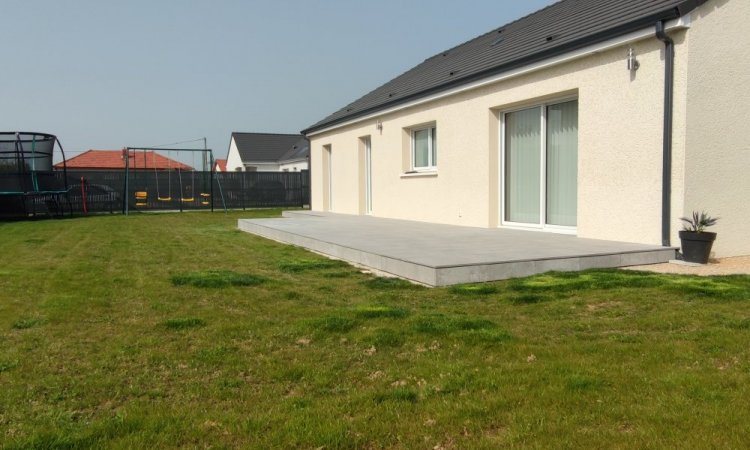 Réalisation d'une terrasse sur plot en dalle grès céramique proche Crêches-sur-Saône 